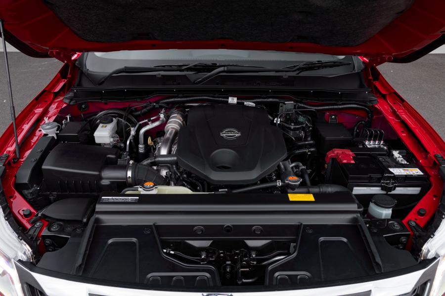 Моторный отсек Nissan Navara ST-X Dual Cab (D23) 2017 года  (AU) (фото 31 из 41)